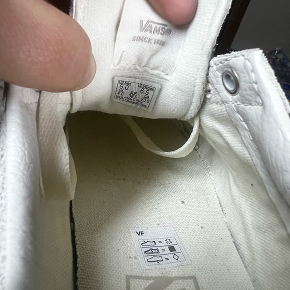 Vans - Picture 7 of 7